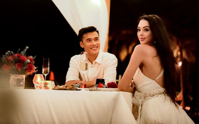 Vợ thủ môn Bùi Tiến Dũng khóc nức nở vì hạnh phúc