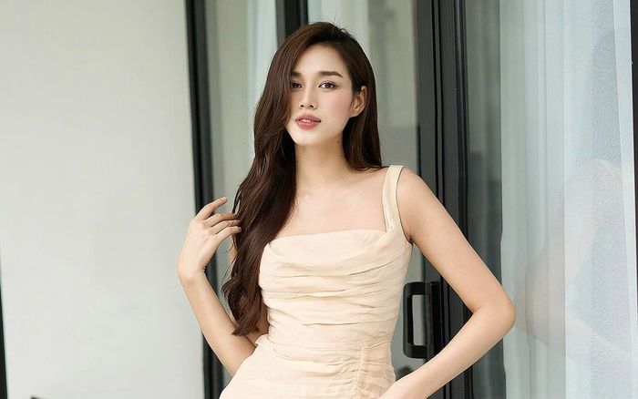 Hoa hậu Đỗ Thị Hà diện nhiều đồ hiệu