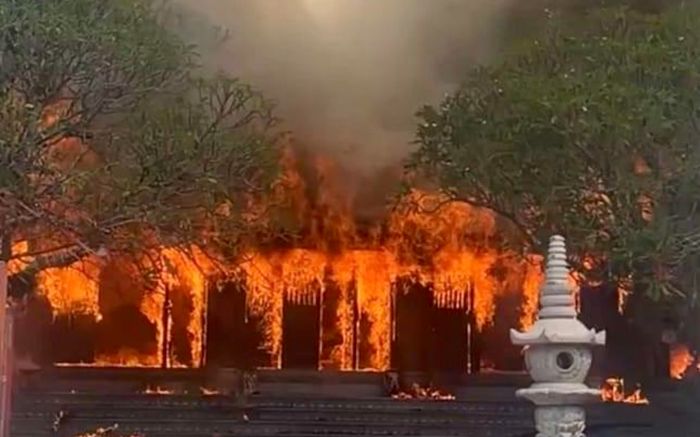 Chùa cổ 800 năm tuổi ở Phú Thọ bốc cháy dữ dội khiến dân làng xót xa