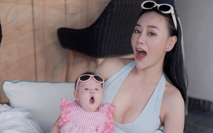 Chứng kiến Phương Oanh chăm con, Đỗ Mỹ Linh nói ngay 1 câu