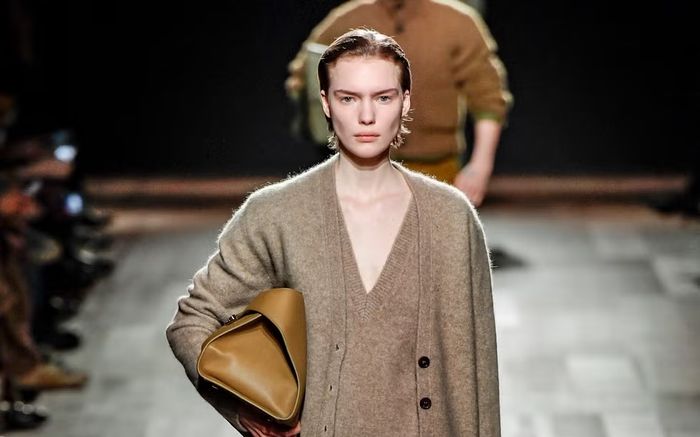 Cardigan trở lại và 5 cách phối đồ đẳng cấp chứng minh sức hút vượt thời gian