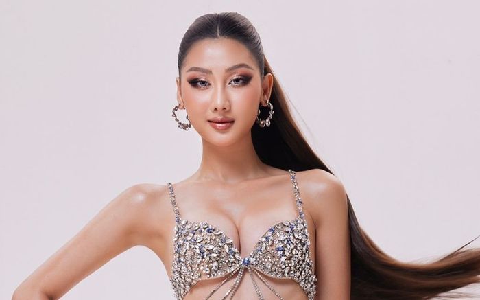 Hơn 15.000 người thích khoảnh khắc Quế Anh mặc áo tắm đính đá