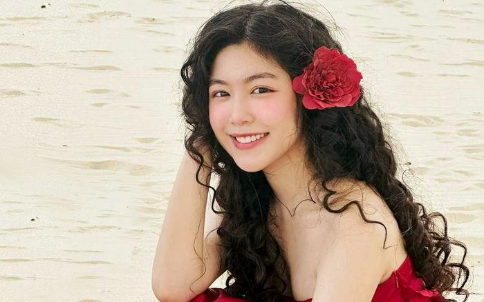 Lọ Lem – con gái Quyền Linh khoe vẻ đẹp căng tràn, quyến rũ ở tuổi 18