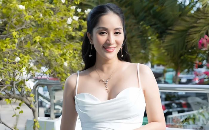 Khánh Thi kể có 'người lạ' xin lên phòng khách sạn, tiết lộ sự thật về Phan Hiển