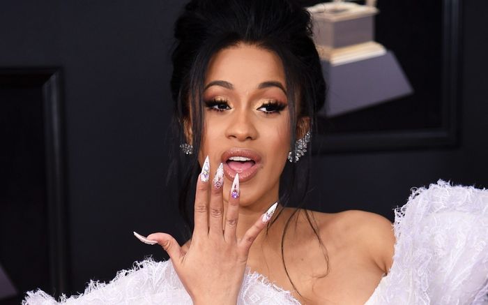 Nguy cơ tiềm ẩn phía sau xu hướng làm nail siêu dài