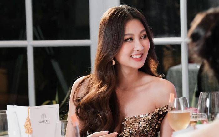 Nhan sắc Quế Anh tại bàn tiệc của Mr. Nawat