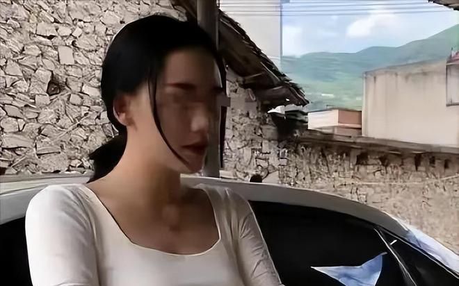 Vợ hay sang hàng xóm xem tivi, chồng ngã quỵ trước cảnh tượng lúc sáng sớm