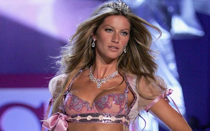 Người mẫu nổi tiếng sinh con ở biệt thự 290 tỷ đồng