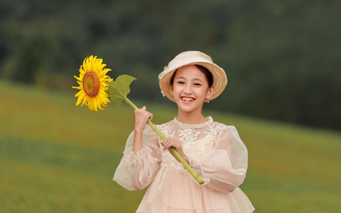 Con gái 9 tuổi của Hoa hậu Hà Kiều Anh xinh như thiên thần