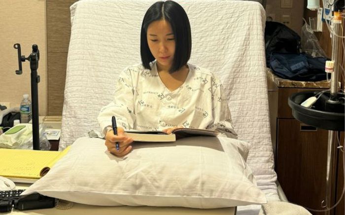 Nữ ca sĩ bị ung thư cổ tử cung, khó sinh con: 'Chồng luôn túc trực để chăm sóc tôi'