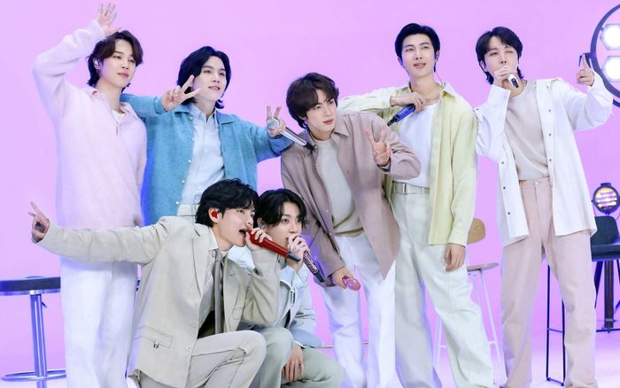 Jin tiết lộ BTS từng bị lừa đảo