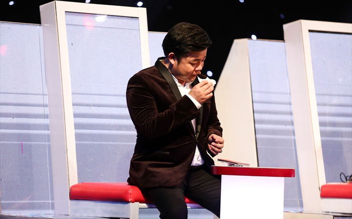 Danh tính ba nuôi giàu sụ của Phương Mỹ Chi