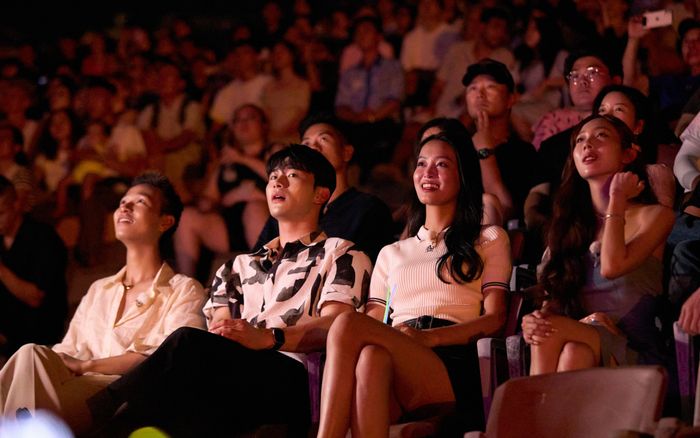 Show diễn Nụ hôn của biển cả tại Phú Quốc có gì mà khiến dàn cast Đảo Thiên Đường thích thú?