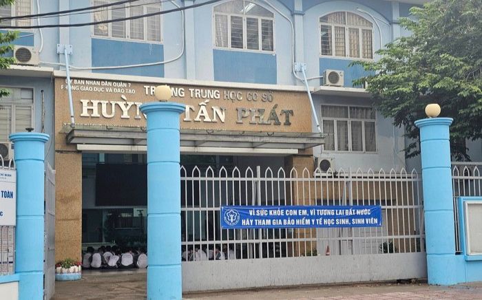 1 lớp ở THCS Huỳnh Tấn Phát thu quỹ 70 triệu, đã chi gần 66 triệu, Hiệu trưởng nói gì?