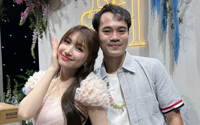 Hoà Minzy nói về thông tin được Văn Toàn cầu hôn