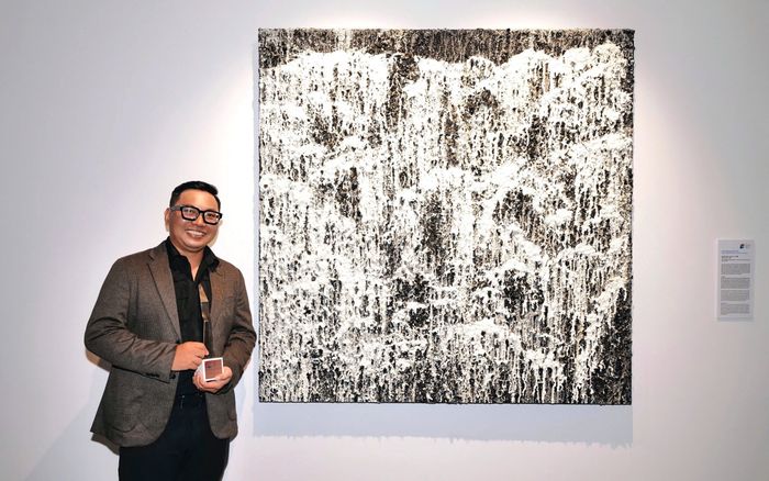 Bức tranh vẽ từ than đá và gạo bất ngờ gây sốt