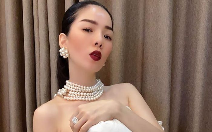 Ngỡ ngàng trước bộ sưu tập kim cương tiền tỷ của Lệ Quyên
