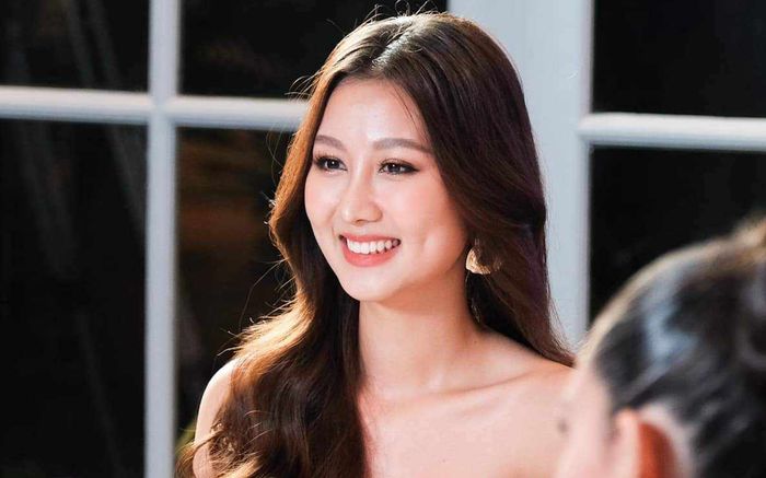 Hoa hậu Quế Anh ấp úng trước câu hỏi về việc bị thờ ơ