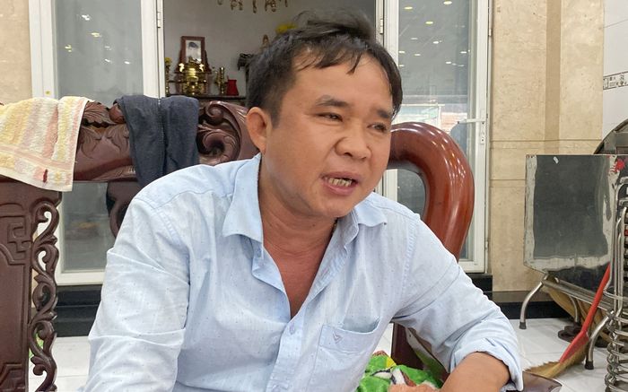 Người đàn ông bán vé số dạo trúng 22 tỷ đã được người thân đón về quê