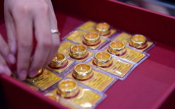 Giá vàng hôm nay (8/10): Vàng nhẫn tiếp tục gây bất ngờ