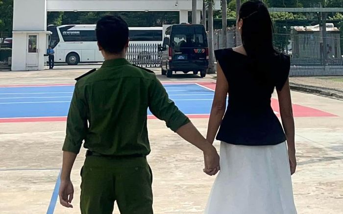 H'Hen Niê nắm tay trai lạ, danh tính gây tò mò