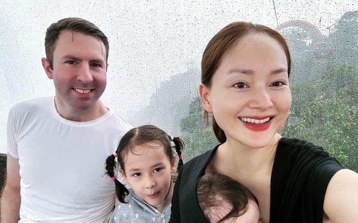 Khán giả thắc mắc: 'Chồng cao to mà không địu con', Lan Phương giải thích thế nào?