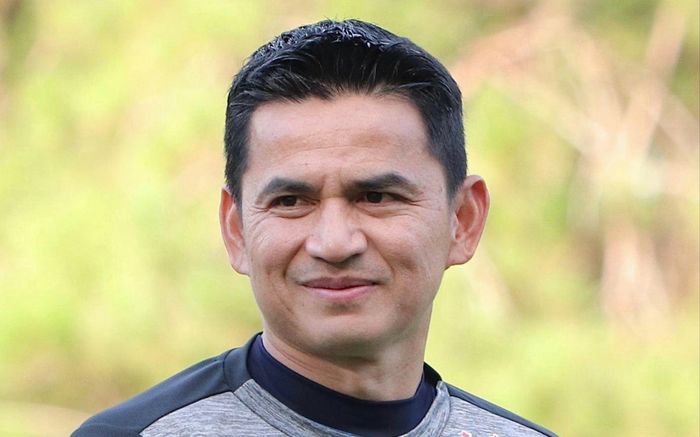 Kiatisuk tranh ghế nóng với HLV Park Hang Seo