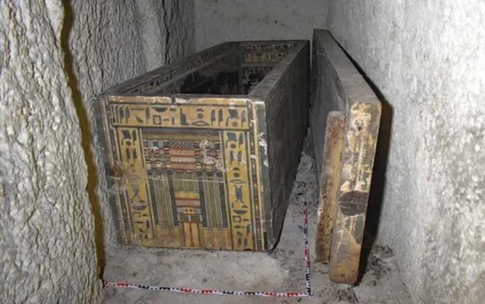 Ngôi mộ 4000 năm tuổi với 2 quan tài lồng vào nhau, tiết lộ bí mật khiến cả thế giới sửng sốt