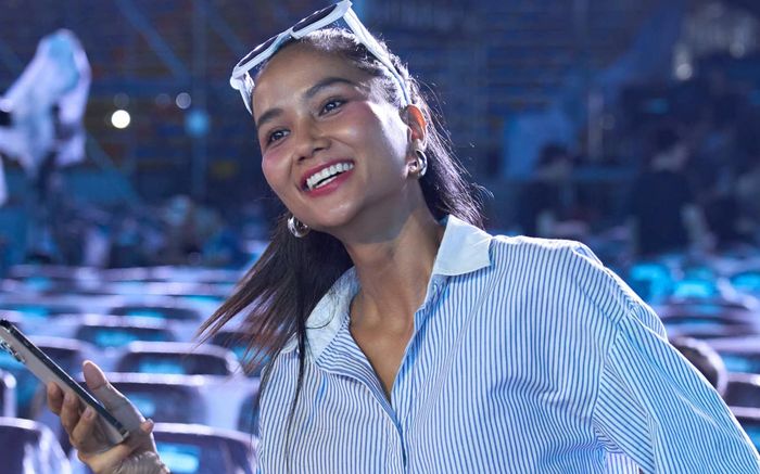 Đang hôn hít trên livestream, H'hen Niê nhận 'cái kết đắng'