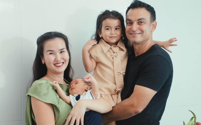 Võ Hạ Trâm và chồng Ấn Độ làm tiệc đầy tháng cho quý tử