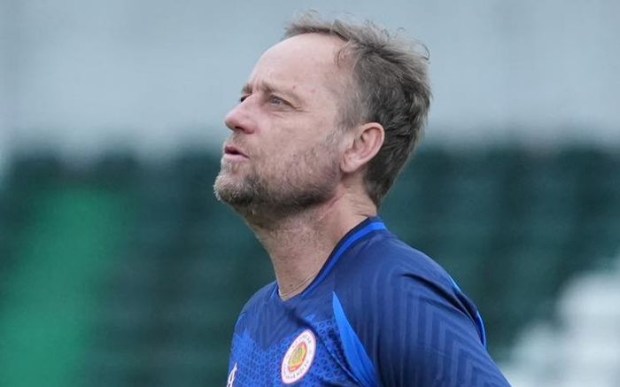 Khi đá đẹp mà thua khiến HLV Polking bị sa thải