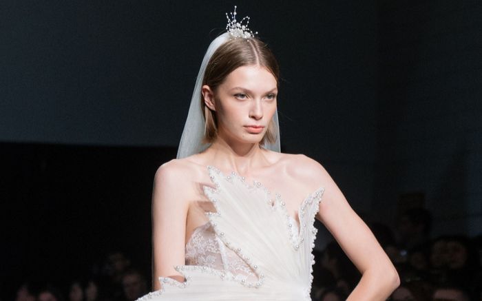 Những mẫu váy gây sốt 'mùa cưới' cuối năm