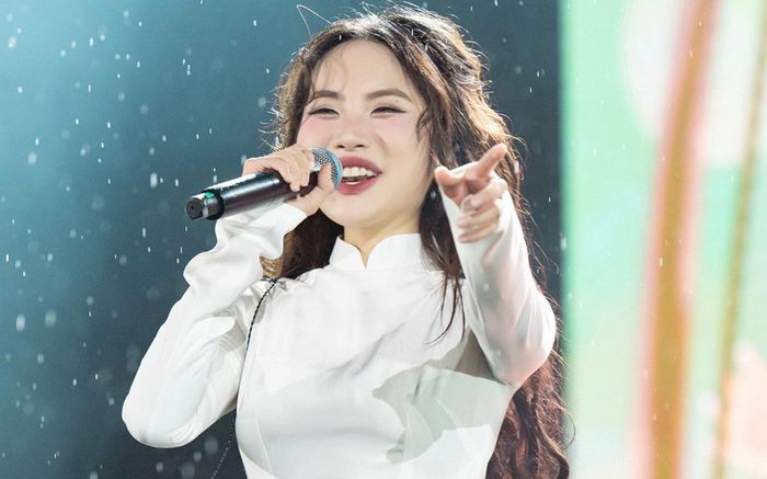 Hai đàn anh trong nghề khiến Phương Mỹ Chi xúc động