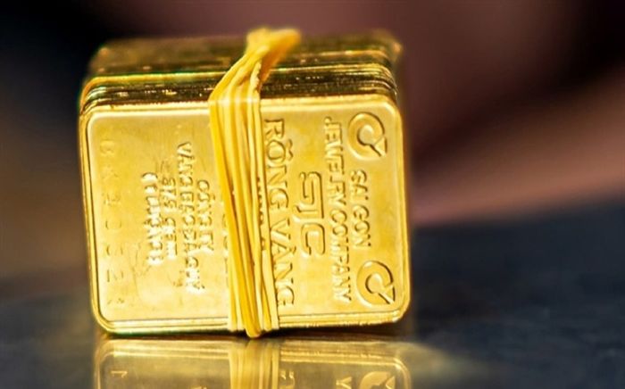 Giá vàng hôm nay (13/11): Vàng nhẫn lẫn vàng miếng tiếp tục lao đầu, nhìn giá mà choáng