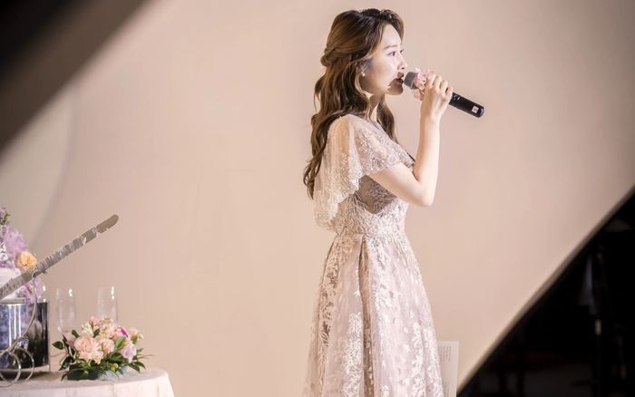 Vừa sinh con được 1 tháng, nữ ca sĩ thông báo đang mang thai lần 4