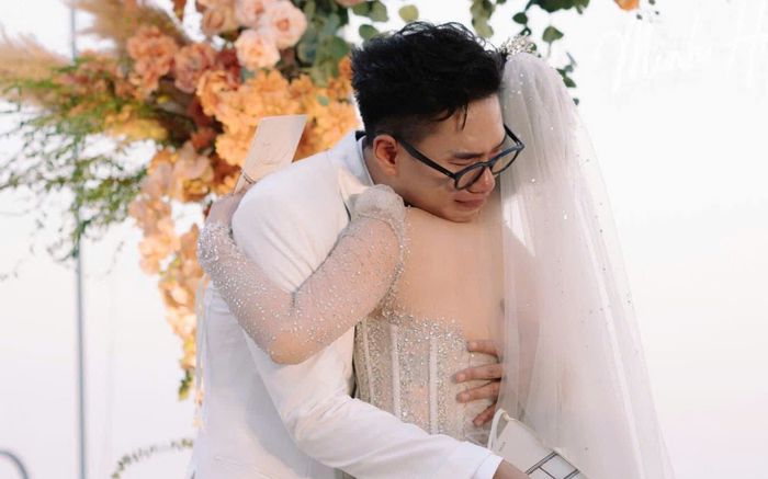 Nam diễn viên Việt bất ngờ tổ chức lễ cưới với bạn gái hơn tuổi và đã có 2 con riêng