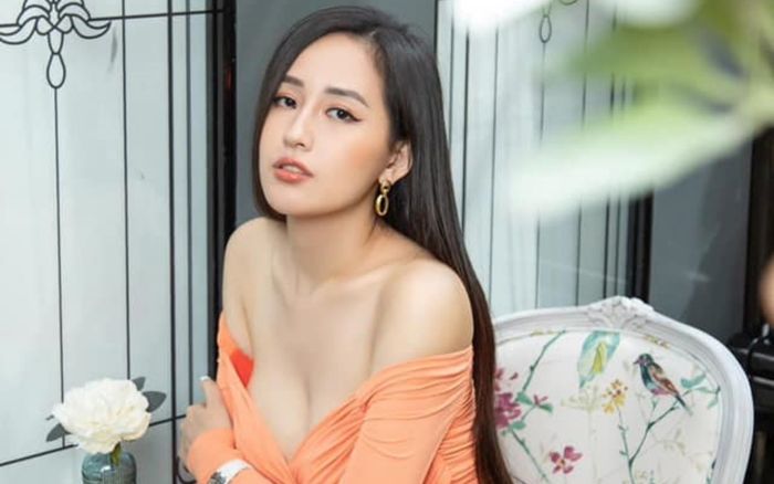 Mai Phương Thúy khoe vẻ gợi cảm