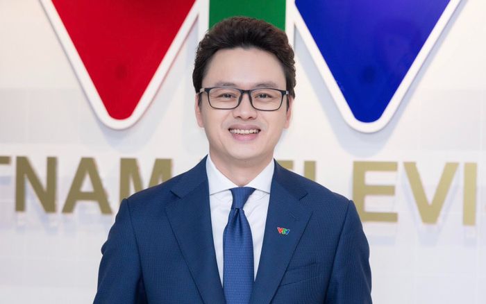 Nam BTV Thời sự 19h từng bị lộ khoảnh khắc 'khó đỡ' trên sóng truyền hình giờ ra sao?