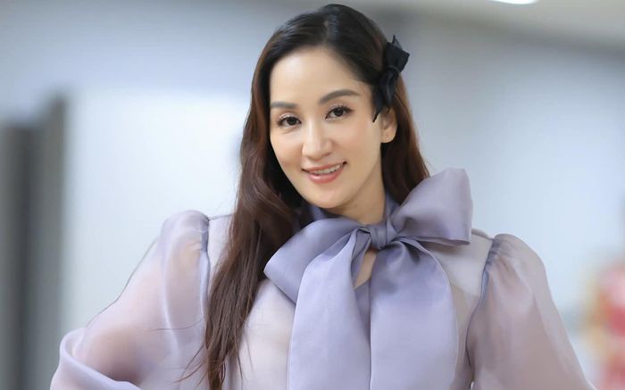 Soi cận vóc dáng của Khánh Thi sau khi giảm 10kg hậu sinh nở