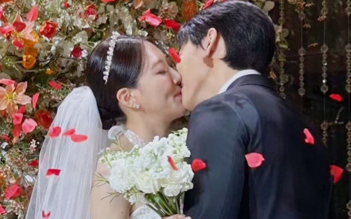 Nữ ca sĩ nổi tiếng bí mật làm đám cưới, danh tính chú rể gây bất ngờ