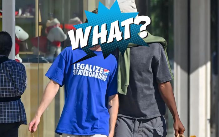 Hai nam ca sĩ bị bắt gặp hôn nhau ngoài đường khiến dân tình xôn xao