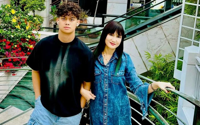 'Nữ hoàng ảnh lịch' Hiền Mai: 'Tôi ủng hộ con trai tham gia showbiz'