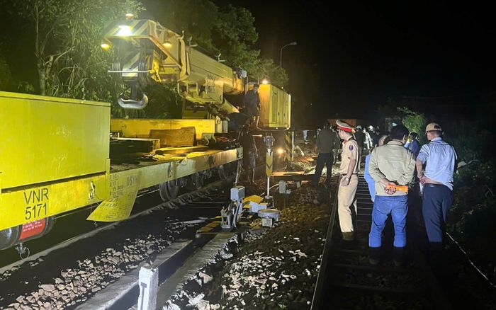 Tàu hoả trật bánh trong lúc qua đèo Hải Vân