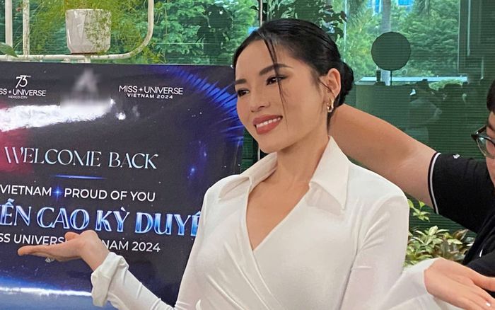 Hoa hậu Kỳ Duyên trở về, nhận được món quà lớn ngay tại sân bay