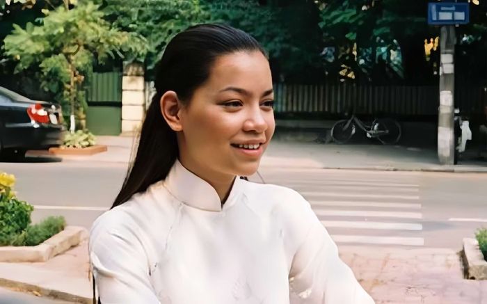 Ngỡ ngàng nhan sắc Hồ Ngọc Hà khi làm cô giáo cách đây 19 năm