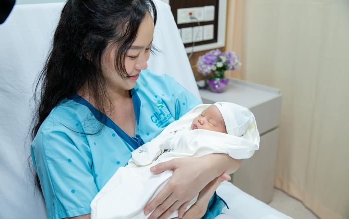 Một Hoa hậu nổi tiếng Vbiz vừa hạ sinh con đầu lòng