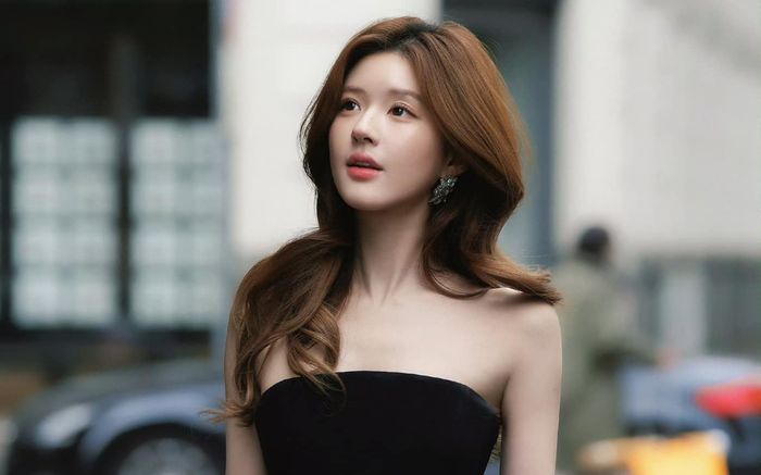 Sự nghiệp đáng báo động của Triệu Lộ Tư