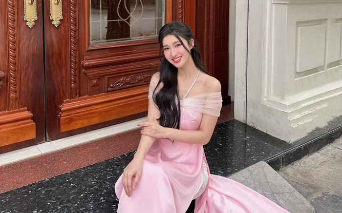 Rộ hình ảnh Á hậu Phương Nhi đi học, trang phục gây chú ý