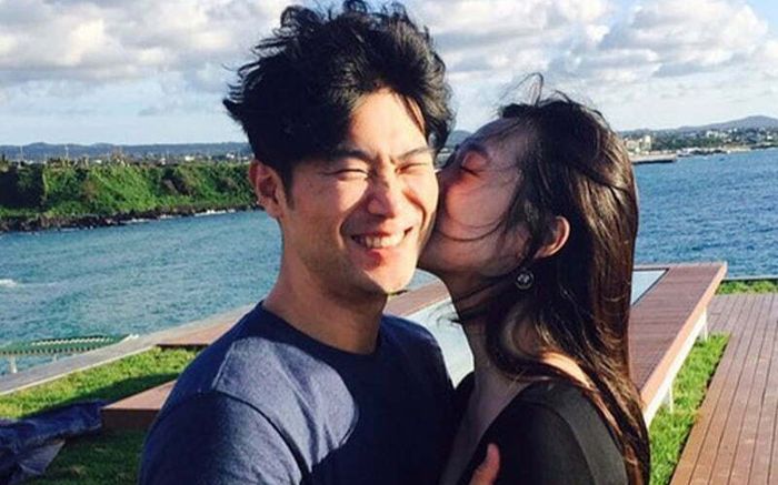 Nam ca sĩ lên chức bố, chính thức chào đón con đầu lòng ở tuổi 44