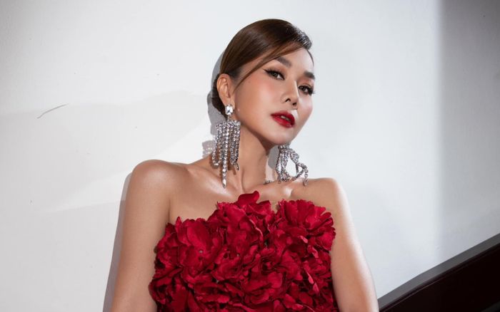 Đăng đàn giải thích về sự cố, Thanh Hằng được khen ngợi